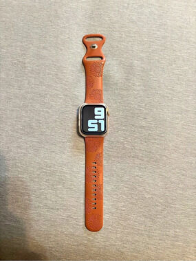 Rose Gold Apple Watch SE 40mm